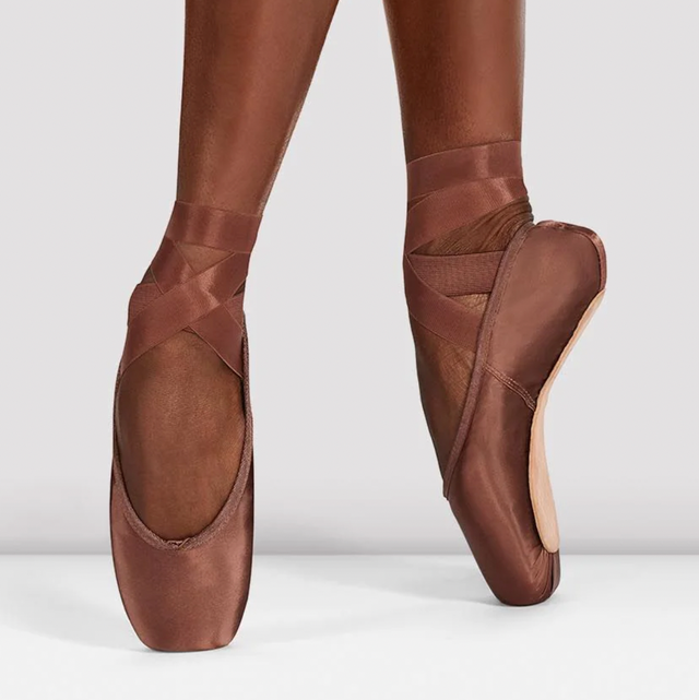 ウエアモア　OMEGA SATIN POINTE SHOES 4 ベージュ OMEGA MEDIUM